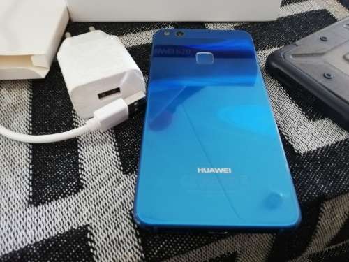 **Huawei P10 lite 32GB in Box with Pouch and Accessories, Excellent condition**R99 Freight***