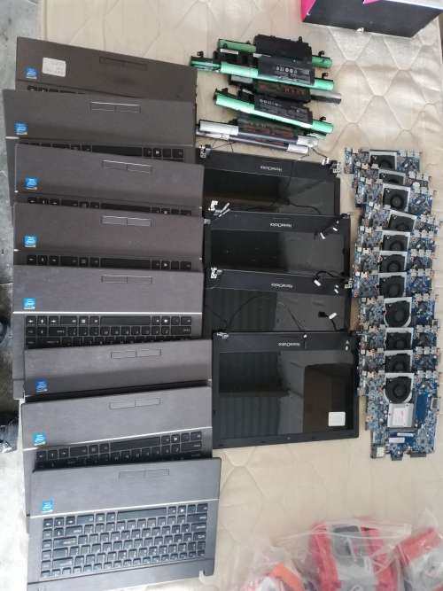 ***LOT OF LAPTOP PARTS***MOTHERBOARDS, SCREENS, KEYBOARDS, BATTERIES***