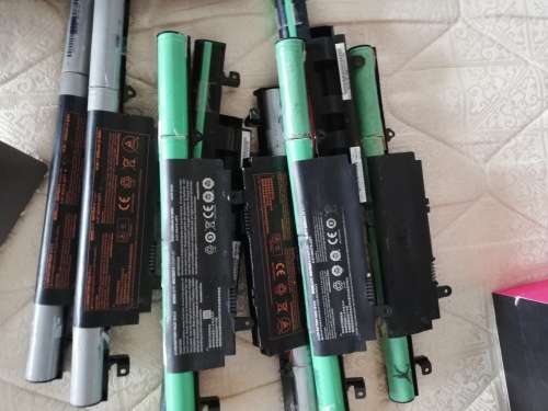 ***LOT OF LAPTOP PARTS***MOTHERBOARDS, SCREENS, KEYBOARDS, BATTERIES***