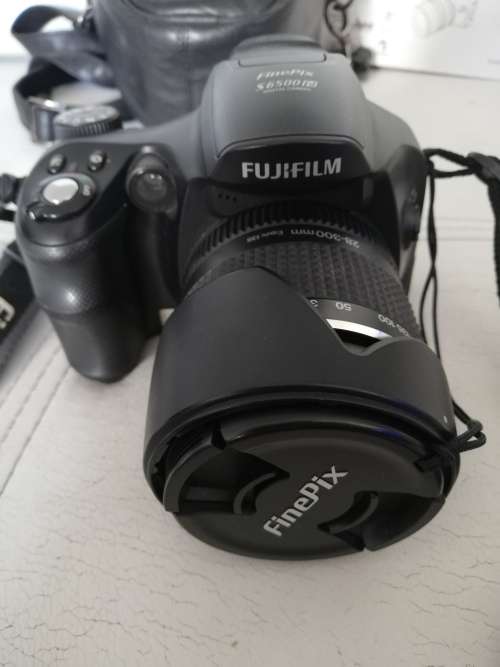 ***FUJIFILM FINEPIX S6500FD DIGITAL CAMERA ,BAG, MEMORY CARD  AND DATA CABLE AND MANUAL***