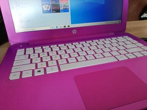 ***LATE ENTRY***BEAUTIFULL DEMO MODEL PINK HP LAPTOP WITH BAG***R5999******