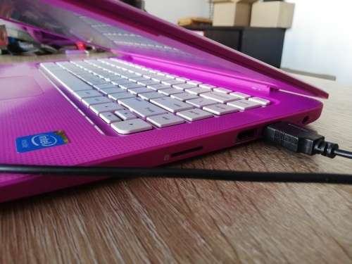 ***LATE ENTRY***BEAUTIFULL DEMO MODEL PINK HP LAPTOP WITH BAG***R5999******