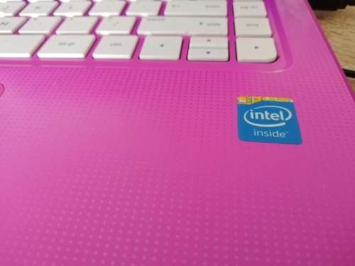 ***LATE ENTRY***BEAUTIFULL DEMO MODEL PINK HP LAPTOP WITH BAG***R5999******