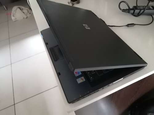 *****HP Compaq nx8220 LAPTOP (No charger)***
