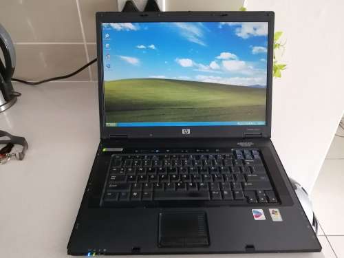 *****HP Compaq nx8220 LAPTOP (No charger)***