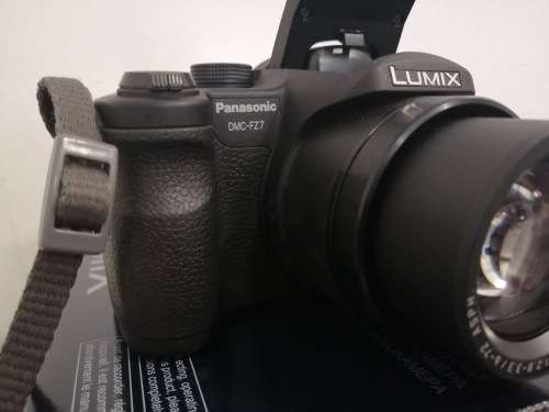 ******PANASONIC LUMIX FZ7 DIGITAL CAMERA IN BOX WITH ACCESSORIES***R4999 RETAIL***