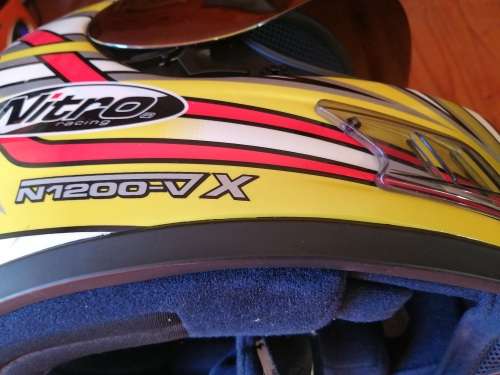 ***NITRO N1200 VX FULL FACE HELMET WITH MIRROR TINT VISOR, LIKE NEW SIZE MEDIUM******