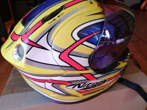 ***NITRO N1200 VX FULL FACE HELMET WITH MIRROR TINT VISOR, LIKE NEW SIZE MEDIUM******