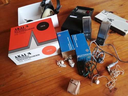 ***LATE ENTRY******VINTAGE COLLECTORS MICROPHONES, EAR PIECES, HEAD PHONES*****R150 FREIGHT****