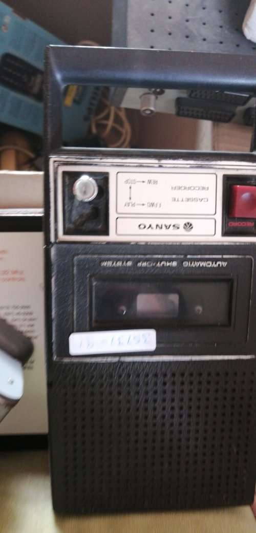 ***LATE ENTRY******VINTAGE COLLECTORS MICROPHONES, EAR PIECES, HEAD PHONES*****R150 FREIGHT****