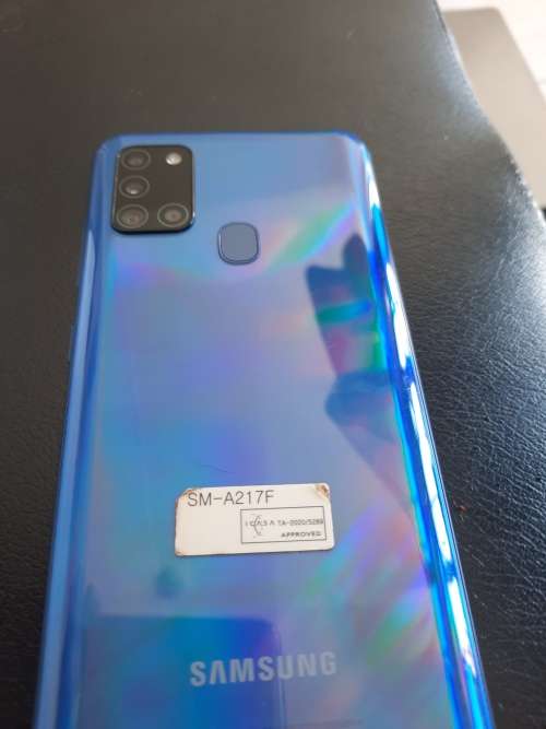 ***FREE FREIGHT**SAMSUNG GALAXY A21S, QUAD CAM, 32GB, BLUE** SLIGHT SCRACK AT BOTTOM OF SCREEN*****