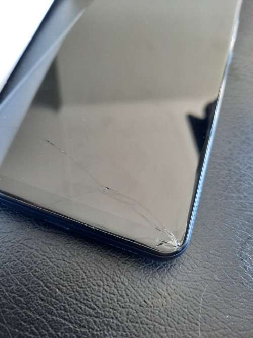 ***FREE FREIGHT**SAMSUNG GALAXY A21S, QUAD CAM, 32GB, BLUE** SLIGHT SCRACK AT BOTTOM OF SCREEN*****