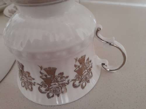 ***LATE ENTRY**FREE FREIGHT*25 YEAR ANNIVERSARY**ELIZABETHAN STAFFORDSHIREFINE BONE CHINA ENGLAND***