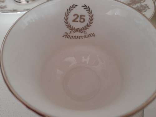 ***LATE ENTRY**FREE FREIGHT*25 YEAR ANNIVERSARY**ELIZABETHAN STAFFORDSHIREFINE BONE CHINA ENGLAND***