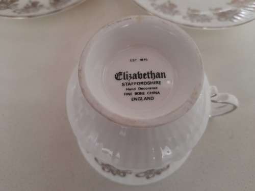 ***LATE ENTRY**FREE FREIGHT*25 YEAR ANNIVERSARY**ELIZABETHAN STAFFORDSHIREFINE BONE CHINA ENGLAND***