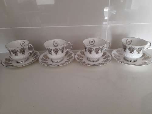 ***LATE ENTRY**FREE FREIGHT*25 YEAR ANNIVERSARY**ELIZABETHAN STAFFORDSHIREFINE BONE CHINA ENGLAND***