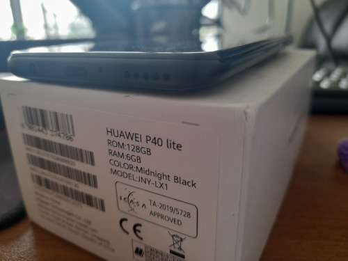 **FREE FREIGHT SPECIAL HUAWEI P40 LITE***NOT TURNING ON**VIBRATES BUT NO DISPLAY, IN BOX****