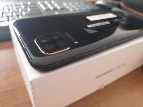 **FREE FREIGHT SPECIAL HUAWEI P40 LITE***NOT TURNING ON**VIBRATES BUT NO DISPLAY, IN BOX****