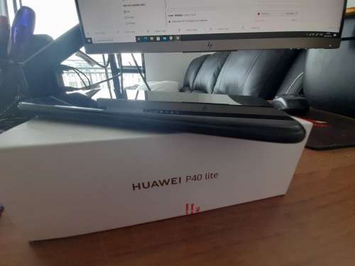 **FREE FREIGHT SPECIAL HUAWEI P40 LITE***NOT TURNING ON**VIBRATES BUT NO DISPLAY, IN BOX****
