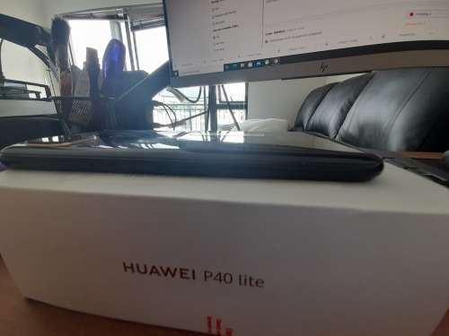 **FREE FREIGHT SPECIAL HUAWEI P40 LITE***NOT TURNING ON**VIBRATES BUT NO DISPLAY, IN BOX****