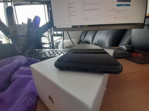 **FREE FREIGHT SPECIAL HUAWEI P40 LITE***NOT TURNING ON**VIBRATES BUT NO DISPLAY, IN BOX****