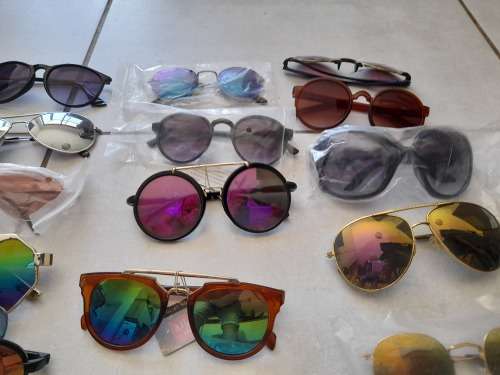 **LATE ENTRY*FREE FREIGHT**BULK LOT OF SUNGLASSES**SAME AS YOU BUY AT THE ROBOTS**