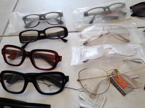 **LATE ENTRY*FREE FREIGHT**BULK LOT OF SUNGLASSES**SAME AS YOU BUY AT THE ROBOTS**