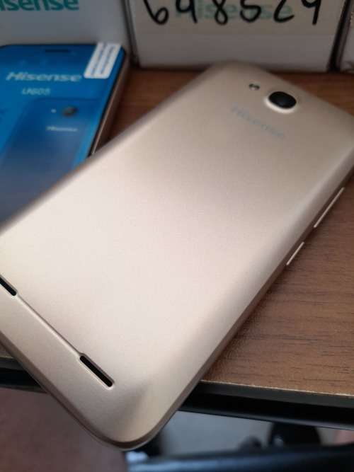 *MAY MADNESS DEAL* BRAND NEW HI SENSE U605 DUEL SIM SMART  PHONE IN BOX WITH HEADSET AND CHARGER****