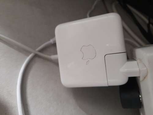 ****FREE FREIGHT FRIDAY***I5 APPLE MAC BOOK PR0 2010 4GB RAM, 500GB HDD**WAS WORKING,NOW NO DISPLAY*