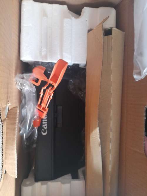 **LIQUIDATION STOCK**2 X CANON PRINTERS , LKE NEW BUT FEEDING ISSUES**SOLD AS IS**