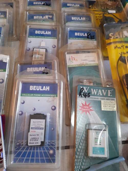 **FREE FREIGHT FRIDAY***BULK LOT OF PONE, CHARGERS, BATTERIES,OLD PHONE COVERS ETC*******