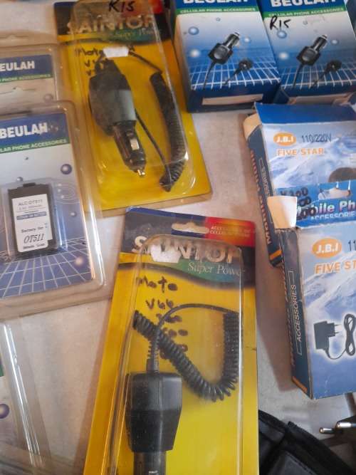 **FREE FREIGHT FRIDAY***BULK LOT OF PONE, CHARGERS, BATTERIES,OLD PHONE COVERS ETC*******