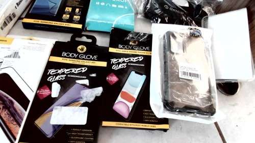****BULK LOT OF CELL PHONE ACCESSORIES, WIRELESS CHARGERS, LCDS,COVERS, SCREEN PROTECTORS ETC*****