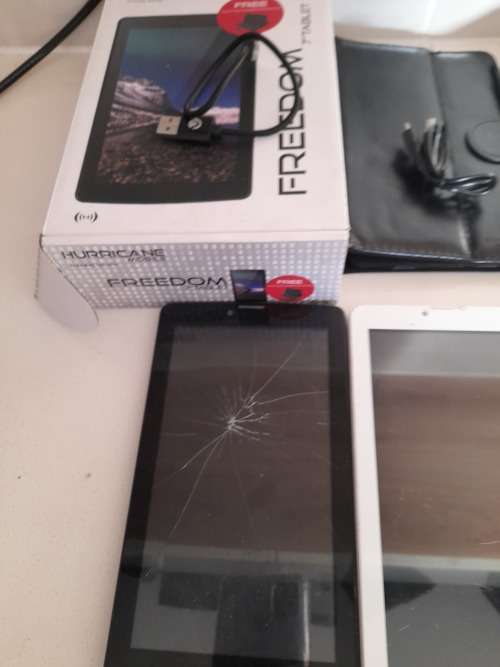 **FREE FREIGHT FRIDAY***BULK LOY OF TABLETS, 1XBLAUPUNKT, 1XTELEFUNKEN,2 X FREEDOM, 1X KINDLE*AS IS*