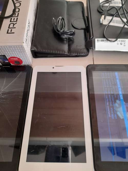 **FREE FREIGHT FRIDAY***BULK LOY OF TABLETS, 1XBLAUPUNKT, 1XTELEFUNKEN,2 X FREEDOM, 1X KINDLE*AS IS*