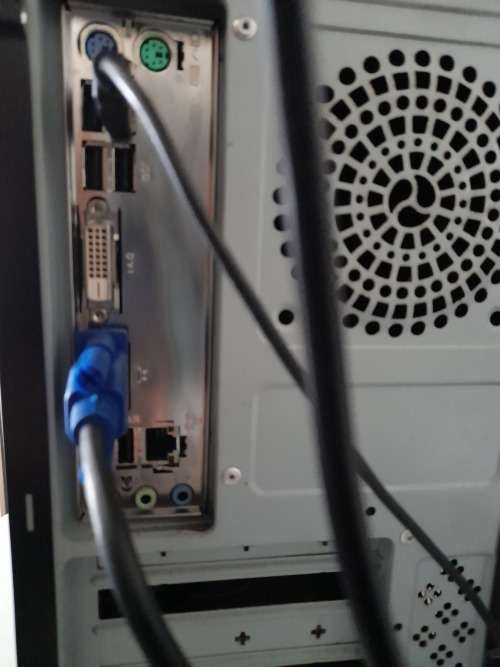 ***COMPLETE PC SET UP**PC BOX, FREE MECER FLATSCREEN, NEW WIRELESS MOUSE, NEW SPEAKERS,***