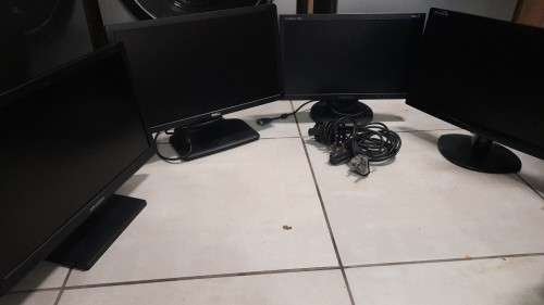 *SNAP FIRDAY SPECIAL**COMBO *LOT OF 4 X 19 INCH LCD SCREENS*** HIKVISION, PROLINE, DELL , SAMSUNG***