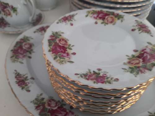 ***HIGH VALUE CHINA**44 PC ROYAL CHINA ENGLISH ROSE, COMPLETE TEA AND DINNER SET,**R15 000***