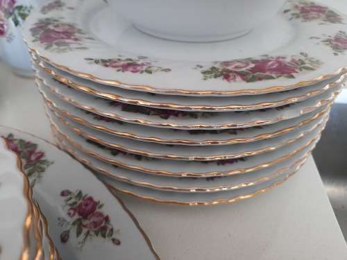 ***HIGH VALUE CHINA**44 PC ROYAL CHINA ENGLISH ROSE, COMPLETE TEA AND DINNER SET,**R15 000***