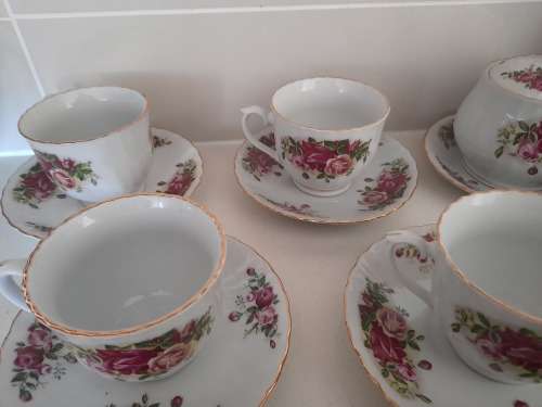 ***HIGH VALUE CHINA**44 PC ROYAL CHINA ENGLISH ROSE, COMPLETE TEA AND DINNER SET,**R15 000***