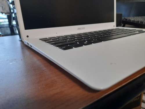 *CRAZY SPECIAL*LIQUIDATION STOCK***MECER XPRESSION Z140C, WHITE **NOT TURNING ON*DO NOT KNOW FAULT