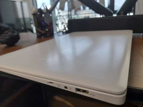 *CRAZY SPECIAL*LIQUIDATION STOCK***MECER XPRESSION Z140C, WHITE **NOT TURNING ON*DO NOT KNOW FAULT