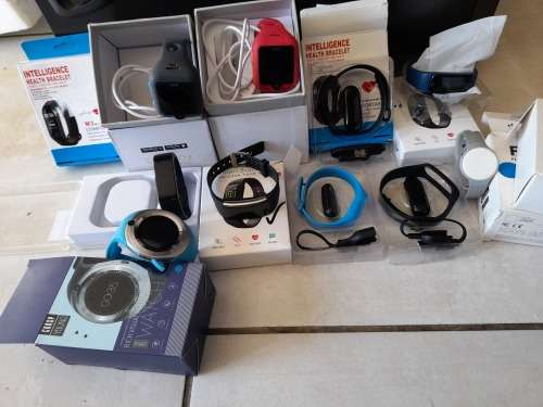 ***SNAP FRI SPECIAL**LIQUIDATION STOCK**BULK LOT OF UNTESTED 3G SMART WATCHES*****