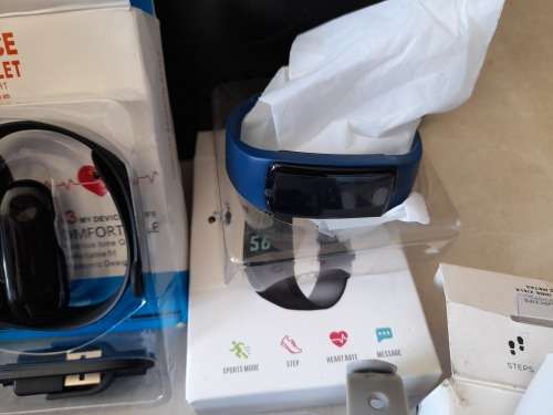 ***SNAP FRI SPECIAL**LIQUIDATION STOCK**BULK LOT OF UNTESTED 3G SMART WATCHES*****