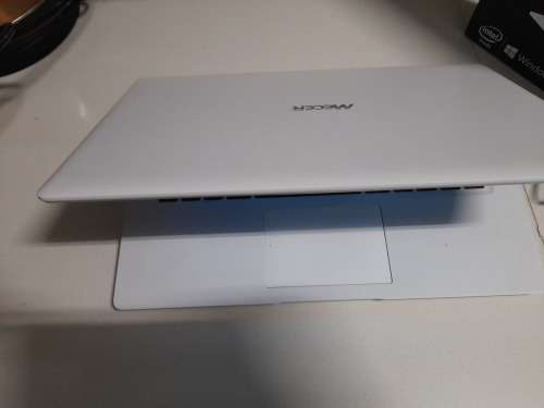 **CLEARANCE SALE***DEMO MECER XPRESSION  Z140C 14.1 WHITE LAPTOP IN BOX WITH CHARGER****