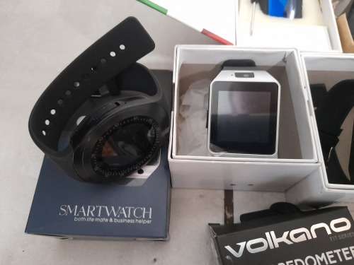 **MONTH END DEAL**LIQUIDATION STOCk*** LOT OF UNTESTED 3G SMART WATCHES***