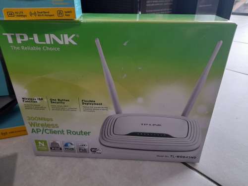 *MONTH END SPECIAL***LIQUIDATION STOCK**BULK LOT OF  ROUTERS, WIFI EXTENDERS ETC**OVER R3000 VALUE**