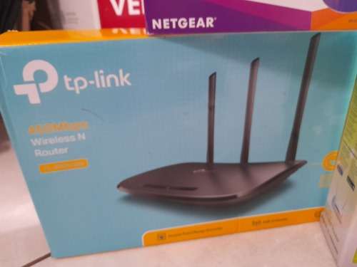 *MONTH END SPECIAL***LIQUIDATION STOCK**BULK LOT OF  ROUTERS, WIFI EXTENDERS ETC**OVER R3000 VALUE**