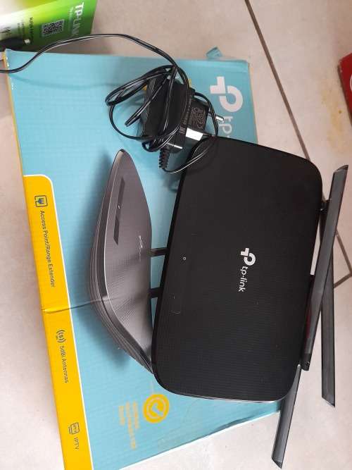 *MONTH END SPECIAL***LIQUIDATION STOCK**BULK LOT OF  ROUTERS, WIFI EXTENDERS ETC**OVER R3000 VALUE**