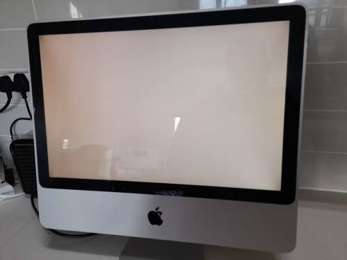 **LIQUIDATION STOCK***APPLE  IMAC A1224A 20 INCH ALL IN 1 DESKTOP PC**SHOWS WHITE SCREEN***